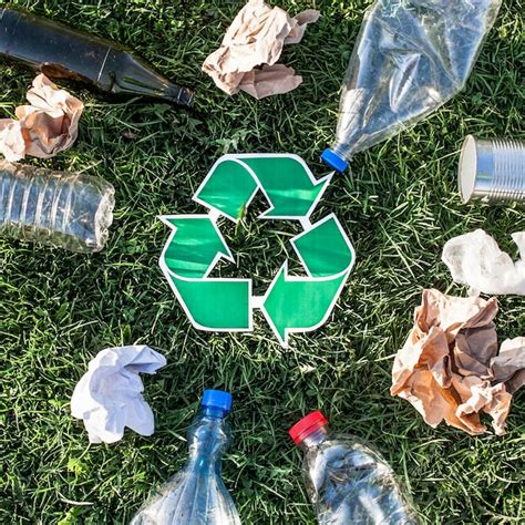 Fondo De Reciclaje Con Signo De Reciclaje Y Basura Foto Gratis