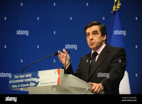 Le Premier Ministre Francois Fillon A Effectuer Un Deplacement En Ile