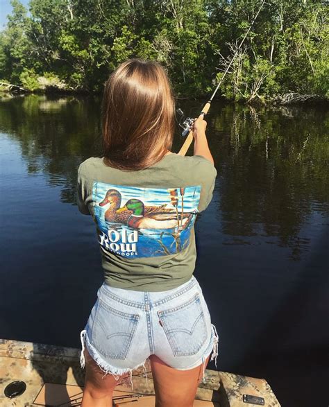 Hot Chicks Fishing Page