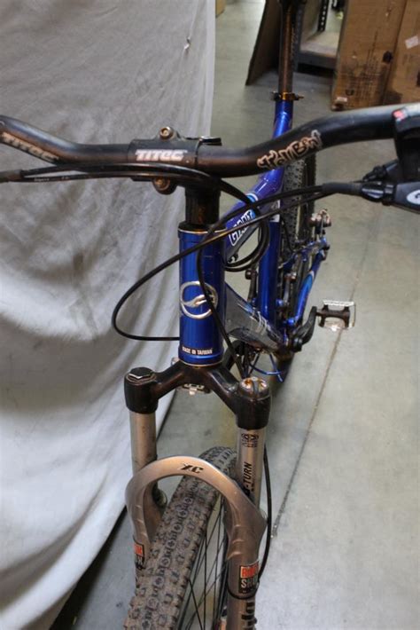 Giant VT Two Dual Suspension Mountain Bike | Property Room