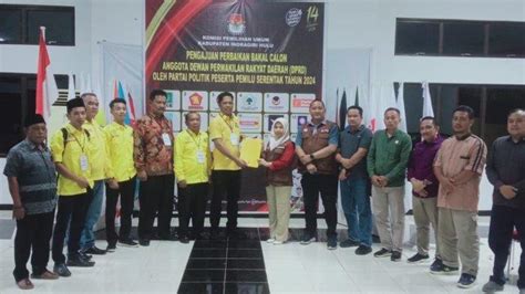 Serahkan Perbaikan Daftar Caleg Golkar Inhu Yakin Raih Kursi