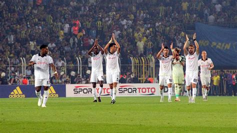 Beşiktaş taraftarı takımı tribüne çağırdı Fanatik Gazetesi Beşiktaş