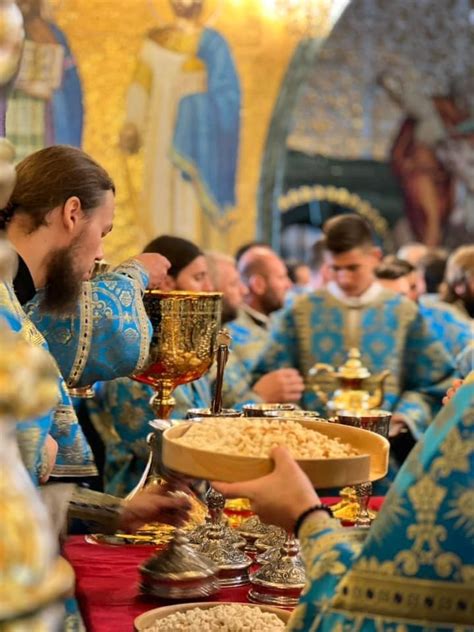 Mii De Credincio I Au Cinstit Icoana Maicii Domnului Din Lavra Poceaev