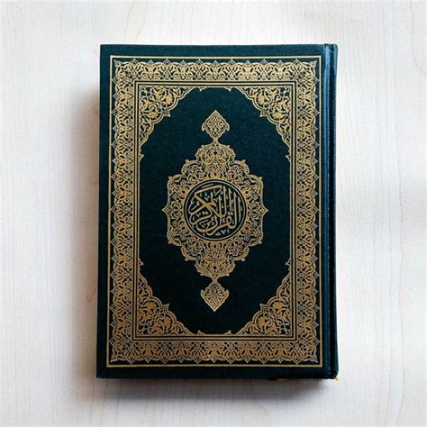 Al Quran Mushaf Asli Madinah Ukuran Sedang A Lazada Indonesia