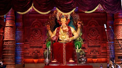 Watch First Glimpse Of Lalbaugcha Raja In Mumbai Today News