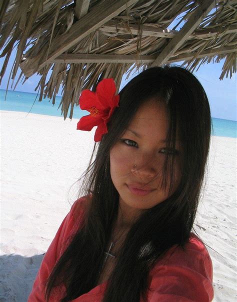 NUDE ASIAN GILR Filipina Topless At Beach Resort