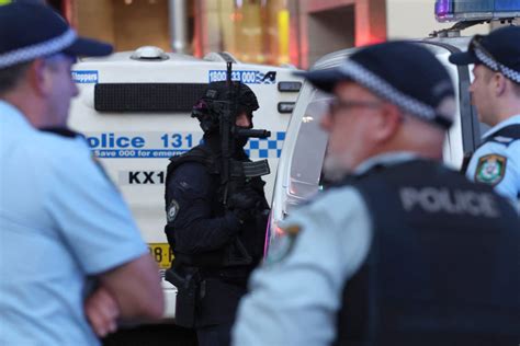 Sydney Pelo Menos Seis Mortos Em Ataque Num Centro Comercial