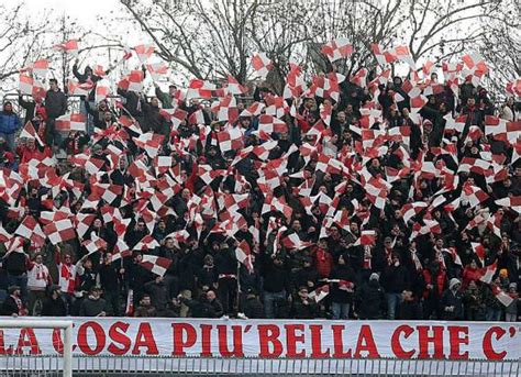 Calcio C Febbre Da Derby A Rimini Ultras Del Cesena In Scooter