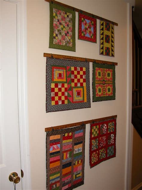 Fun Way To Hang Mini Quilts Wall Quilts Small Quilts Quilts Decor