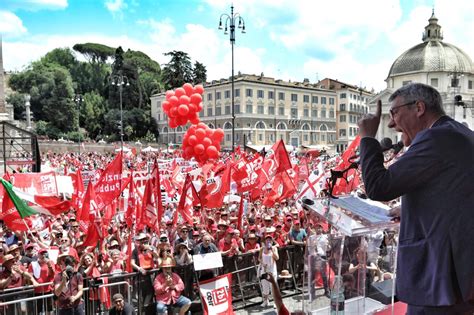 Roma prove d intesa sinistra M5s nella piazza della Cgil per la sanità