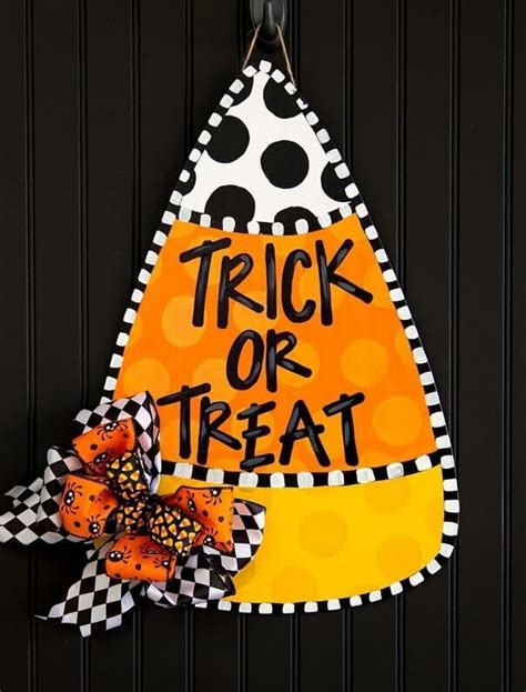 Halloween Door Hangers - DIY Wooden Door Hangers | Munchkins Planet