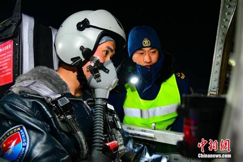 空军西安飞行学院某旅组织飞行学员夜航训练5