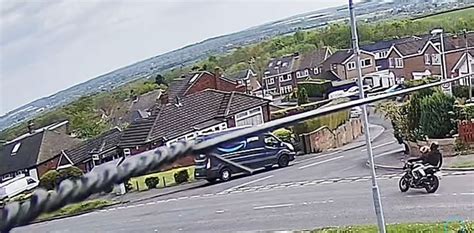 Video Thieves Make Off With Amazon Van Full Of Parcels