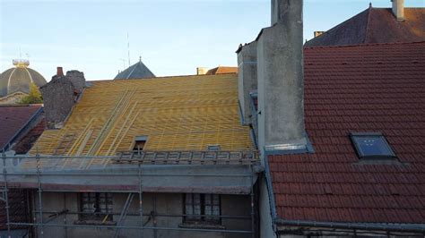 Réfection complète de toit et pose de fenêtre de toit VELUX Langres