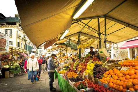 A Guide To Grocery Stores In Italy