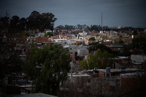 Un País Cruzado Por La Pobreza 2021 Terminó Con Menos Pobres Pero Se