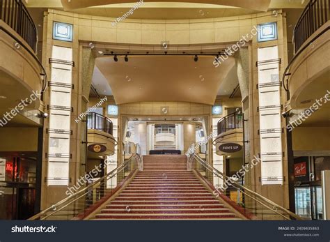 Dolby Theatre Entrance Royalty-Free Images, Stock Photos & Pictures ...