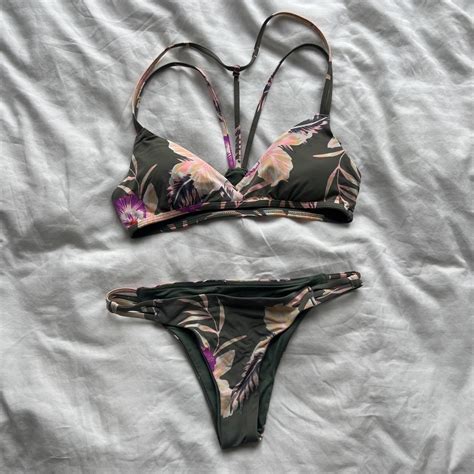 Roxy Bikini Set Small Bottom Large Top Top Comes Depop