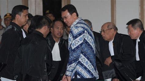 Beramal Ahok Lelang Baju Batik Yang Dipakai Saat Vonis Sidang