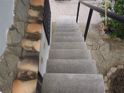 Escaleras Para Acceder A Terraza Exterior