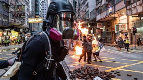 香港抗議持續 中國指責的「顏色革命」有何先例