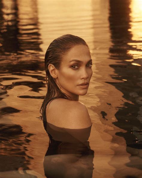 Kim Der Ki Ya Nda Jennifer Lopez Bikinili Pozuyla Mest Etti