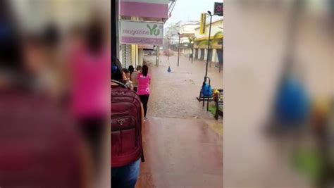 Impressionante V Deo Mostra Carros Sendo Arrastados Durante Temporal