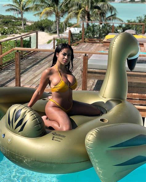 Yasmine Lopez Nude And Sexy Collection Pics Video The Fappening