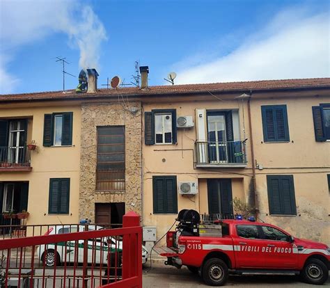 Canna Fumaria In Fiamme Immediato L Intervento Dei Vigili Del Fuoco