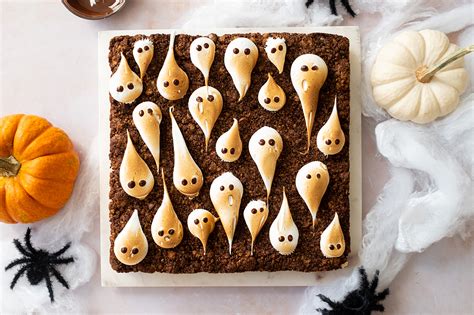 This Spooky Smores Bars Recipe Is The Perfect Halloween Treat