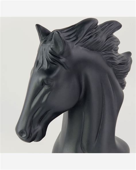 Riachuelo Escultura Decorativa Cavalo Preto em Cerâmica Base