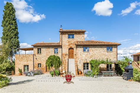 CASALE DI LUSSO CON PISCINA IN VENDITA A MONTEPULCIANO TOSCANA