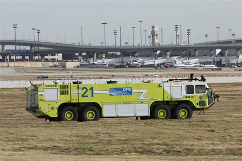 DFW Aircraft Rescue Fire Fighting ARFF Vehicle Oshkosh S Flickr