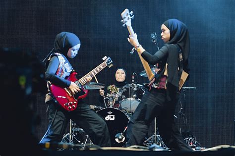 After Glastonbury Indonesias Hijab Clad Metal Band Voice Of Baceprot