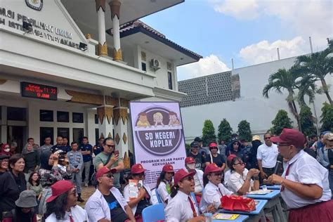 Protes Penggelembungan Suara Pilpres Puluhan Massa Datangi Kantor