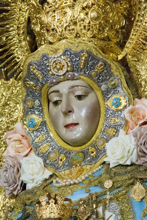 La Virgen Del Roc O Al Detalle En La Inmaculada De Rocio