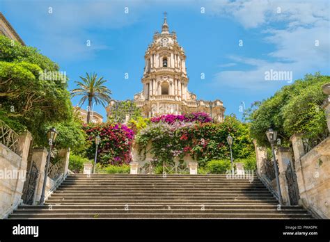 Il Duomo Di San Giorgio A Modica Splendido Esempio Di Barocco