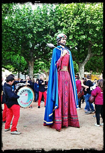 El Gegant De Sant Feliu De Pallerols Acompanyat Pels Ministrers D Olot