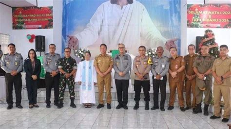 Bupati Minsel Franky Donny Wongkar Hadiri Ibadah Pra Natal Lembaga