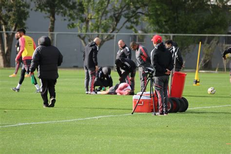 Mauricio e Roberto dão sustos em treino do Inter e Mano observa opções