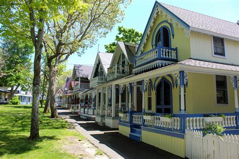 Ultimate Guide To Oak Bluffs Martha S Vineyard Knockabout