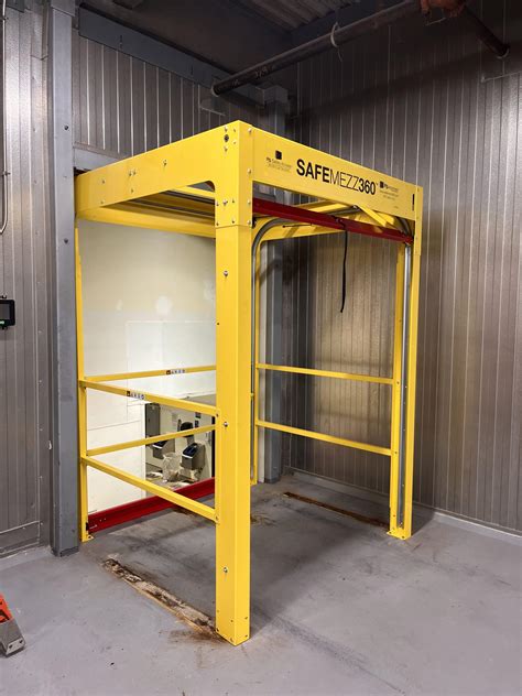 Industrial Vertical Mezzanine Safety Gate Edge Fall Protection