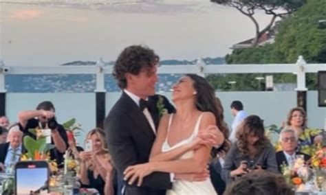 Just married! Singer Vance Joy ties the knot with girlfriend Selen Us ...