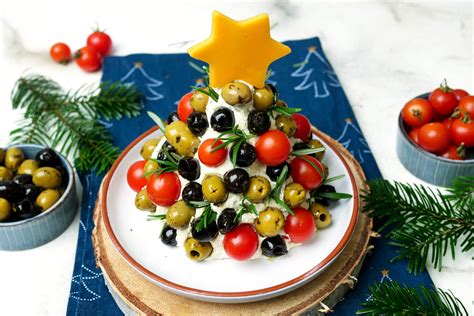 Frischkäse Tannenbaum mit Oliven und Tomaten Gaumenfreundin Foodblog