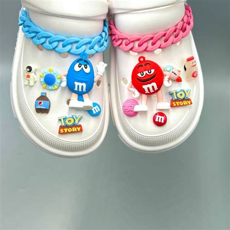 Crocs Jibbilz รองเท้าที่มีเสน่ห์ Diy อุปกรณ์เสริมรองเท้าหัวเข็มขัดสีฟ้า