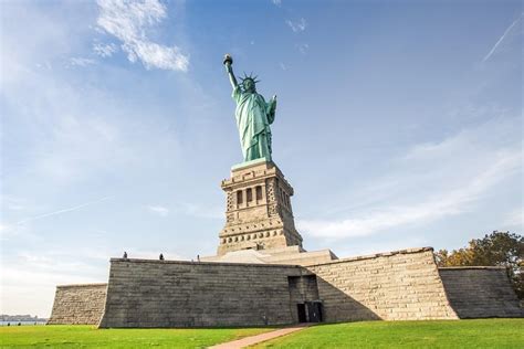 Tur i lille gruppe til Frihedsgudinden og Ellis Island Book på sembo dk