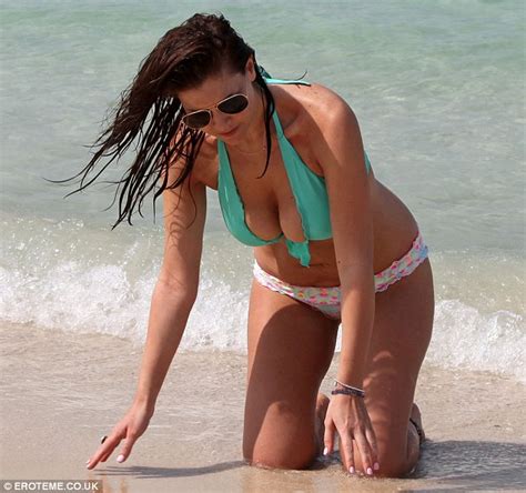 Imogen Thomas Shows Off Bikini Body After Losing A Dress Size Daily Mail Online