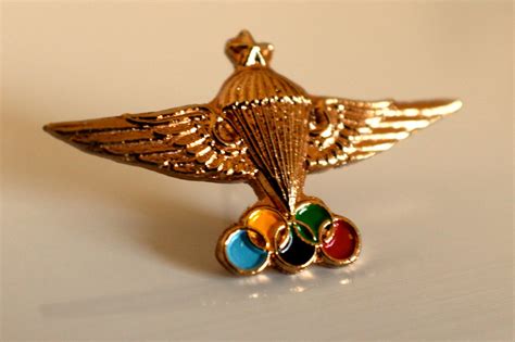 Egyptian Paratroopers Parachute Metal Wings Suit Pin Small