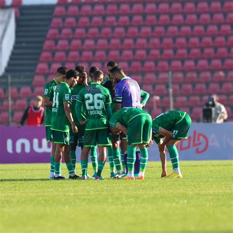 الرجاء يفوز على غريمه الوداد وينفرد بصدارة الدوري المغربي الاحترافي