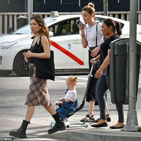 Amber Heard Is Seen Out With Her Daughter Oonagh And A Friend On A